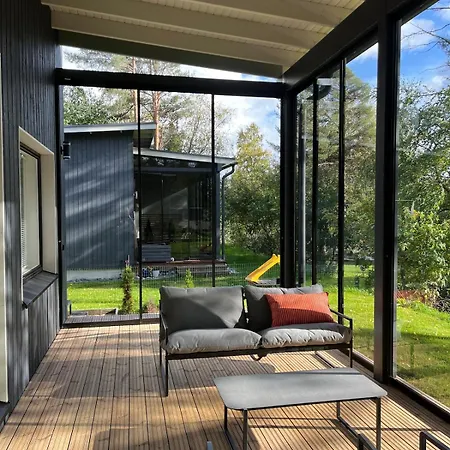 Huoneisto Nordic Aurora With Jacuzzi