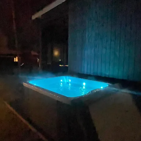 Nordic Aurora With Jacuzzi *